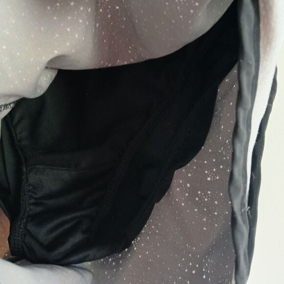 Nike Women's Athletic Running Shorts Size Small Black Print Built In Briefs - Picture 8 of 8